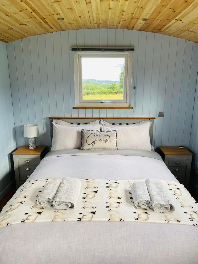 Bespoke Luxury Huts With Hot Tubs. Located In The Black Mountains. Llanveynoe Luaran gambar