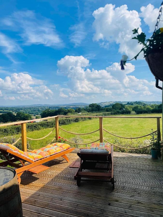 Bespoke Luxury Huts With Hot Tubs. Located In The Black Mountains. Llanveynoe Luaran gambar